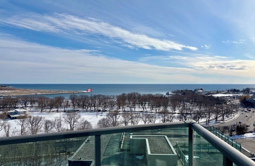 Niagara Condo | Sundrenched 2 BDRM waterfront gem with lake view near CNE, BMO Field