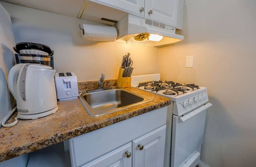 Prudential - St. Botolph Apartment | Sunkissed Studio near South End