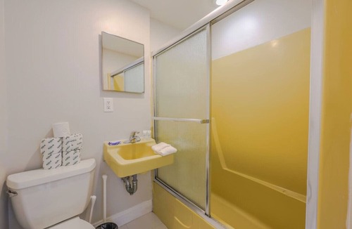 Prudential - St. Botolph Apartment | Sunkissed Studio near South End