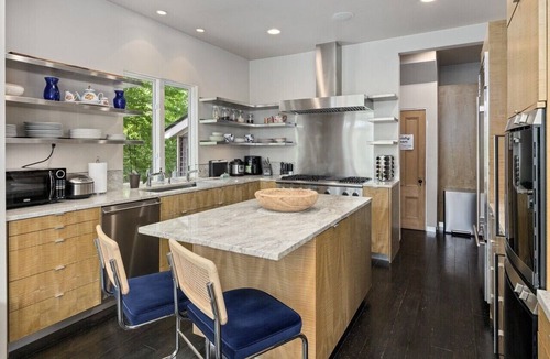 Melrose House | Sunlit Updated Victorian - Chef`s kitchen, library and sunroom, Boston 20 min by car or train