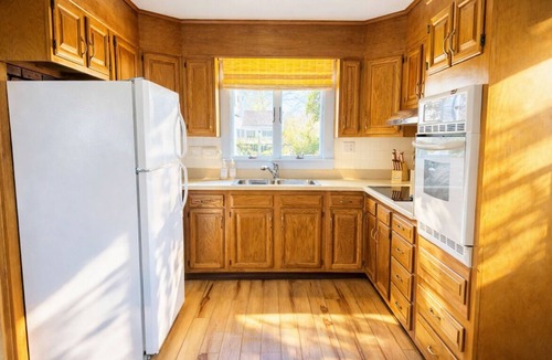 Barnstable Cottage | Sunny 3-bedroom cottage with WiFi and AC-Steps to beach and walkable to town!
