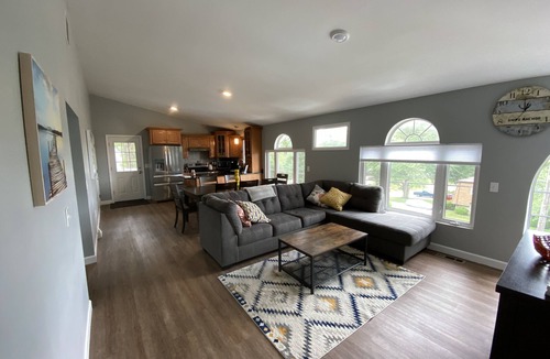 Narragansett House | Sunny Beach Getaway-Outdoor Shower, Big Deck, Walk to Coffee+Ice Cream-Sleeps 10