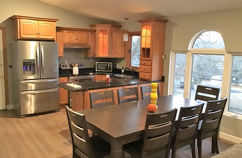 Narragansett House | Sunny Beach Getaway-Outdoor Shower, Big Deck, Walk to Coffee+Ice Cream-Sleeps 10