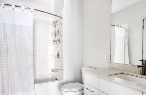 Cambridgeport Apartment | Sunny Cambridgeport 1BR w/ W/D & Gym, near Boston U & MIT, by Blueground