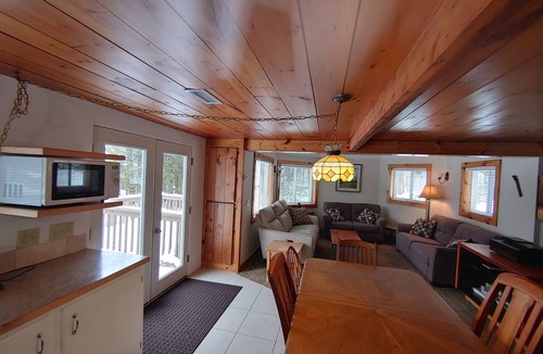 Naples Cottage | Sunny, cheerful, 3 bedroom family cottage on Sebago Cove. Sleeps 8!