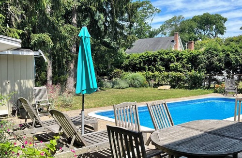 Fairfield House | Sunny Modern 3 bedroom House Walk to Beach and Town