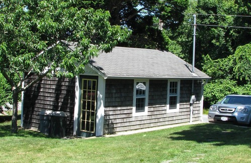 Narragansett Cottage | Sunny, Quaint, Immaculate Cottage in Point Judith/Sand Hill Cove-Close to Beach
