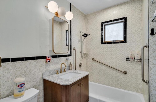 Watertown Apartment | Sunny Spacious 2 Bed Bus to Harvard