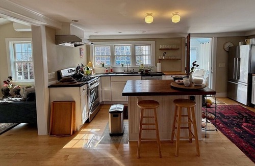 West Stockbridge House | Sunny, Spotless Charm in W. Stockbridge, Sleeps 6+