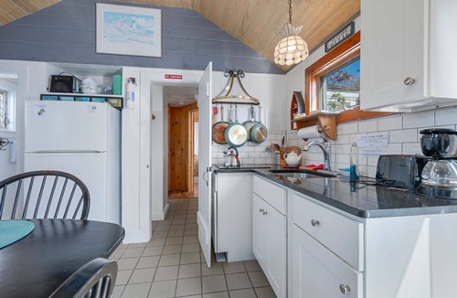 South Yarmouth Cottage | Sunrise Haven - Seas the Day by the Sound