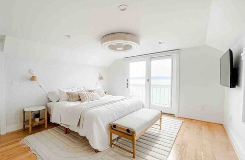 Canandaigua House | Sunrise Shores. Relaxation awaits.