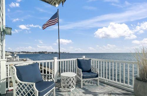 Milford House | Sunrise Waterfront Retreat
