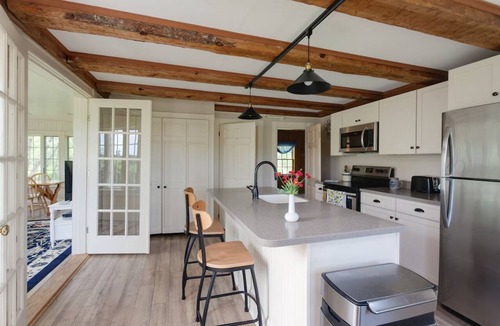 North Berwick Hotel | Sunroom Suite-Unit 1-Farmstay w/full kitchen-quiet -20 min to beach