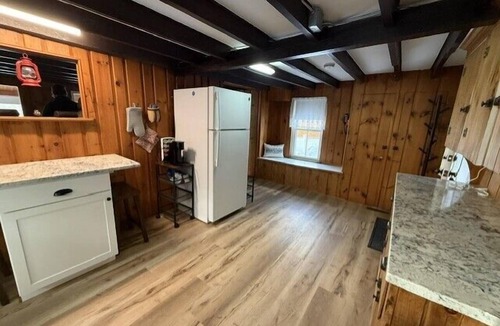 Lochmere House | Sunset Bungalow on Lake Winnisquam