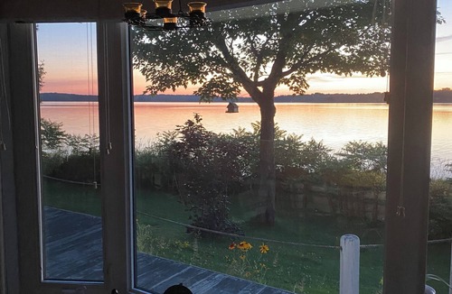 Chisholm House | Sunset Haven in Charming Cottage Bungalow on Peaceful Wasi Lake