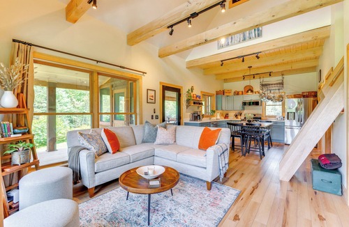 Stannard Cabin | 'Sunset House' Greensboro Forest Escape & Fire Pit