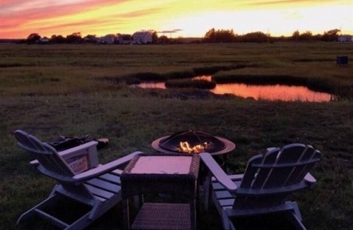 Hampton Cottage | Sunsets and Breezes! Short walk to beach and Boardwalk! The best of Hampton!