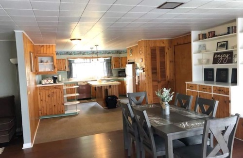 Andover House | Sunsets, Stars, Sleep near the Animals. Centrally located to many rural towns.