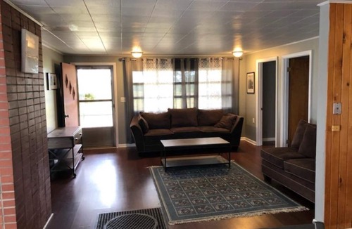 Andover House | Sunsets, Stars, Sleep near the Animals. Centrally located to many rural towns.