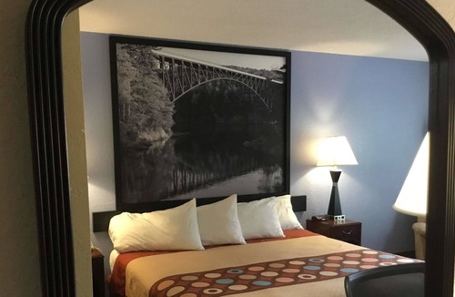 Gardner Hotel | Super 8 by Wyndham Gardner