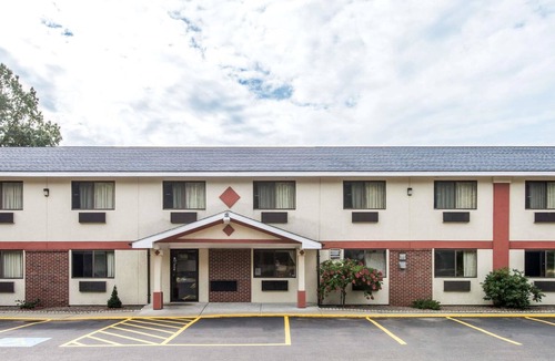 Gardner Hotel | Super 8 by Wyndham Gardner