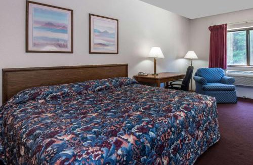 Conning Towers Nautilus Park Hotel | Super 8 by Wyndham Groton