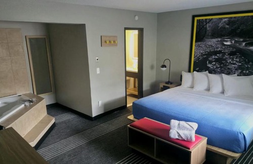 Monticello Hotel | Super 8 by Wyndham Monticello NY