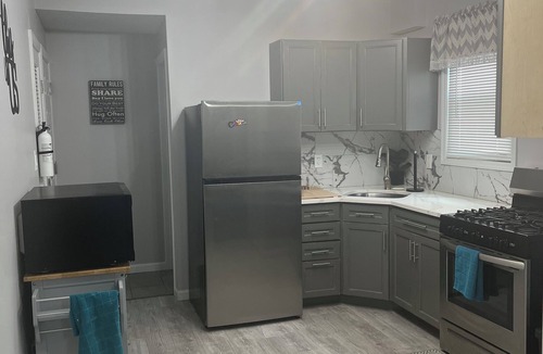 Weequahic Apartment | Superb 2-bedroom apartment in charming Newark with AC, WiFi, dresser