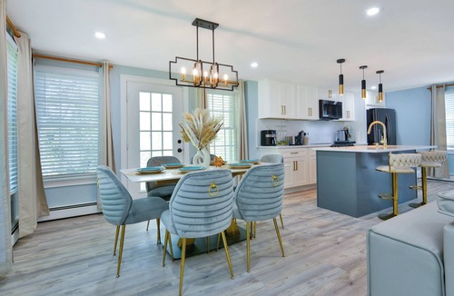 Methuen House | Superb 4-bedroom 2 bathroom unit 30 minutes from Boston with fire pit/hot tub