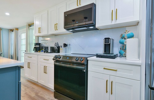 Methuen House | Superb 4-bedroom 2 bathroom unit 30 minutes from Boston with fire pit/hot tub
