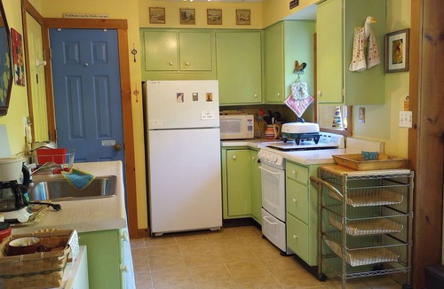 New Paltz Apartment | SUPERB VILLAGE LOCATION! SWEET APARTMENT w/PRIVATE DECK in historic district