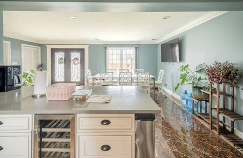 Queens House | Superior 1-bedroom house in fabulous Queens