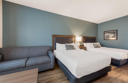 Town of Lloyd Hotel | SureStay Plus Hotel by Best Western Highland Poughkeepsie