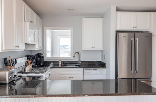 Easton's Point House | Surfside! Fantastic Beach House, Near Restaurants, Cliff Walk, Close to Downtown