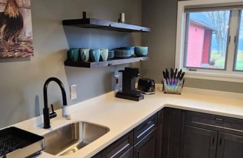 Waterbury Center Apartment | Suss View Suites-Nicols Ledge.