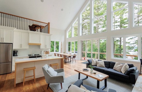 Utterson Cottage | Sutton Lakehouse on Three Mile Lake in Muskoka