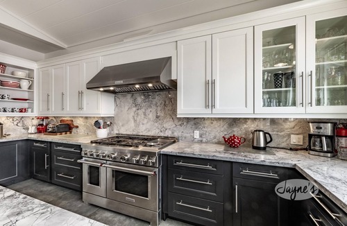 Gravenhurst Cottage | SW Exposure at this 4 bdrm, 3 bath cottage with stunning views of Lake Muskoka!