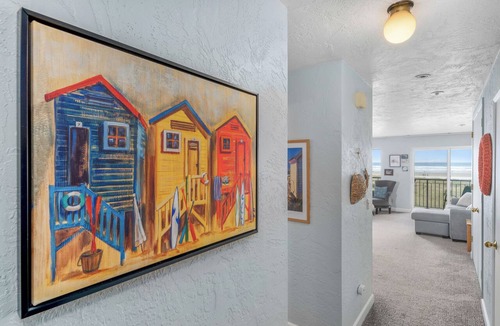Seaside Condo | Sweeping oceanfront views from this one bedroom condo right on the prom!
