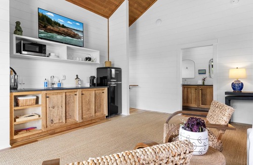 East Sullivan House | Sweet Caroline at Salt Farm - Waterfront king suite with ocean access, balcony, WiFi, and AC