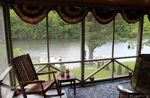 New Fairfield Cottage | Sweet Dotti's Cottage on Candlewood Lake - 60M NYC