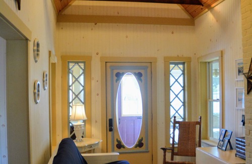 Peaks Island Cottage | Sweet Island Cottage- 3 minute walk to beach