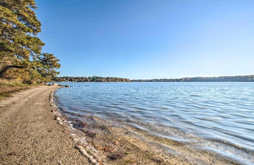 South Dennis House | Swim & Unwind! Follins Pond Cottage Near Beach