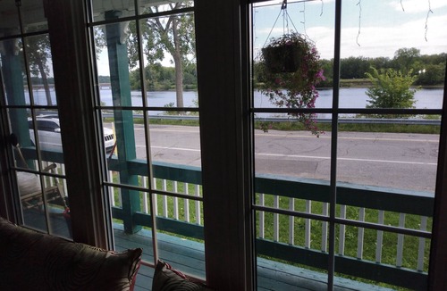 Downtown Gatineau House | t Attractive house perfectly located at crossing river, 10 min to Ottawa!