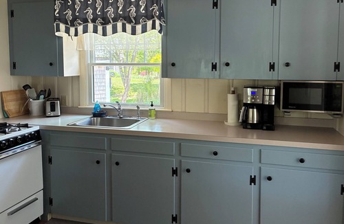 Brewster Cottage | Tales of Sunset Bay, walk from a Quiet Cottage to Brewster’s Paine Creek Beach