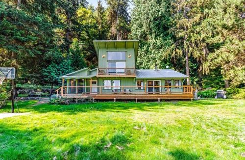 Olga House | Tall Cedars Cabin By The Water