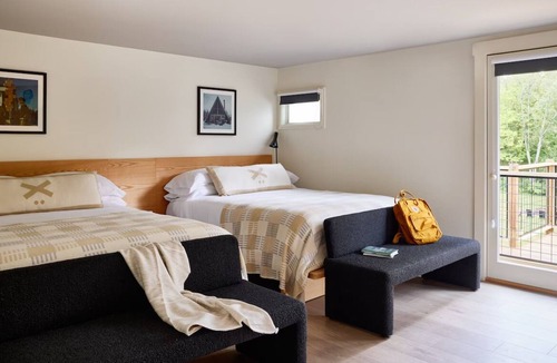 Stowe Area Hotel | Tälta Lodge | 2 Deluxe Rooms with Double Queens | Near Stowe Golf Course