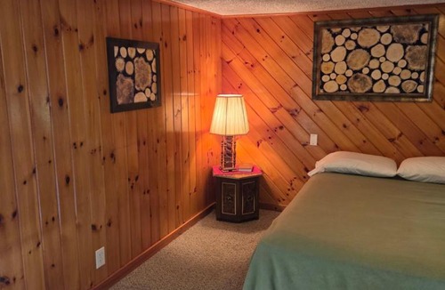 Madison Hotel | Tanglewood Motel & Cottages