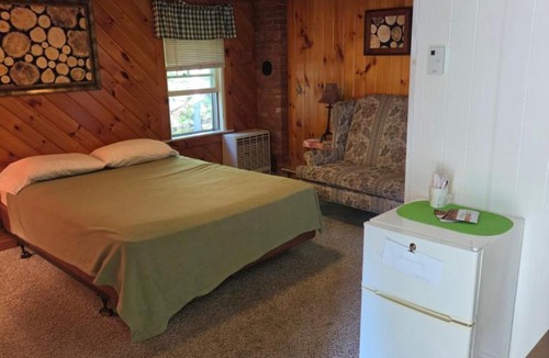 Madison Hotel | Tanglewood Motel & Cottages