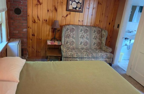 Madison Hotel | Tanglewood Motel & Cottages