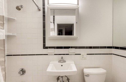 St. Elizabeth's Apartment | Tasteful Brighton 1BR nr Sutherland Rd Green Line, by Blueground